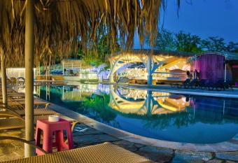 Elinor Complex has Balcony rooms