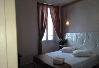 Arcotel Cannes 4 minutes du Palais des Festivals - NEW MANAGEMENT NEW TEAM - OLD REVIEVV allows 18 year olds to book a room