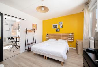 City Rosa allows 18 year olds to book a room