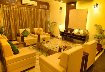 Royal Palms Luxury Service Apartment allows 18 year olds to book a room