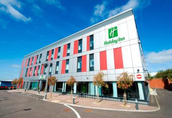 Holiday Inn London Luton Airport, an IHG Hotel allows 18 year olds to book a room