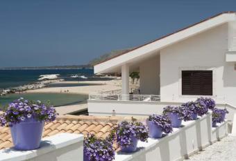 Terrazza Sul Mare allows 18 year olds to book a room