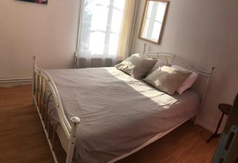 House allows 18 year olds to book a room