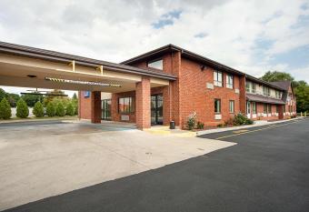 Motel 6 Binghamton has Smoking rooms