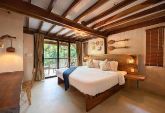 La Brisa Tranquila allows 18 year olds to book a room