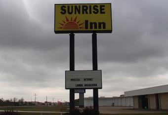 Sunrise Inn Lake Charles allows 18 year olds to book a room