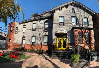 Pembroke Inn allows 18 year olds to book a room