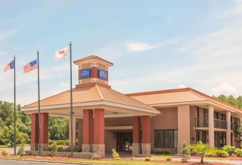 Baymont by Wyndham Rocky Mount I-95 has Smoking rooms