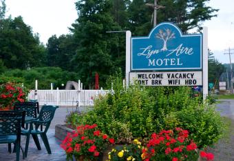 Lyn Aire Motel - Lake George has Balcony rooms