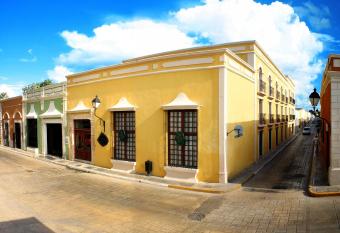 Hotel Francis Drake allows 18 year olds to book a room