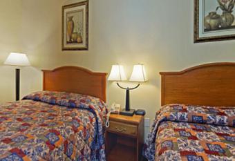 Americas Best Value Inn and Suites Bush International Airport has rooms with a private hot tub