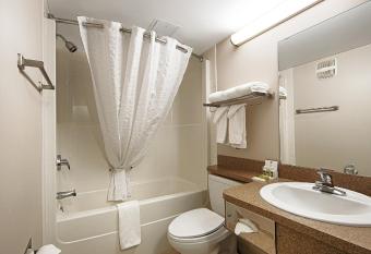 Best Western Cold Lake Inn has rooms with a private hot tub