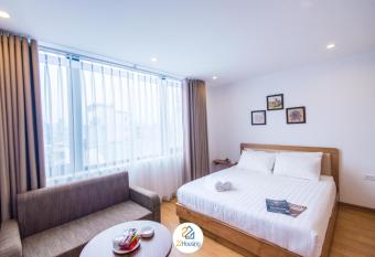 22Housing luxury Hotel & Residence 39 Linh Lang has rooms with a private hot tub