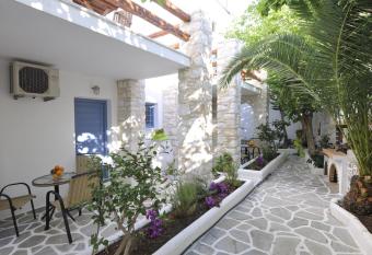 Alexandros Studios has Balcony rooms