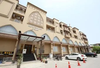 Al Sakhawat Hotel Islamabad allows 18 year olds to book a room