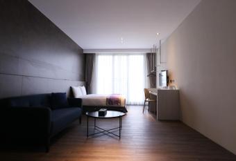 Hotel Hesper HSR Taichung allows 18 year olds to book a room