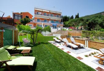 Napoleon Apartments has Balcony rooms