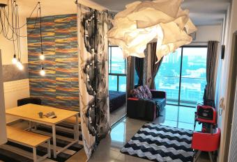 Cozy and Spacious 2 Bedroom, Family Home Cybersquare 21 Cyberjaya, Flexihome-MY allows 18 year olds to book a room