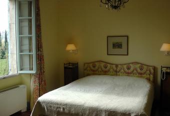 Bastide Rose has rooms with a private hot tub