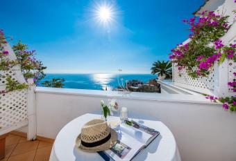 Villa Yiara has Balcony rooms