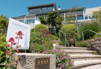 Lupinenhotel Bodensee allows 18 year olds to book a room
