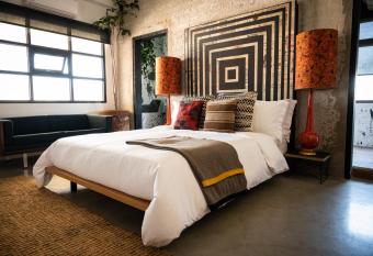 Hotel Boutique Lafayette Tijuana allows 18 year olds to book a room