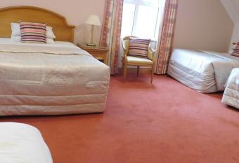 Cashen Course House allows 18 year olds to book a room