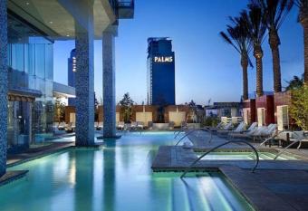 Fantastic palms place with strip views 23rd floor has rooms with a private hot tub