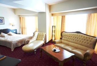 Hotel Esplanada has rooms with a private hot tub