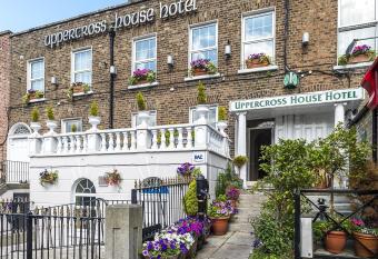 Uppercross House Hotel allows 18 year olds to book a room