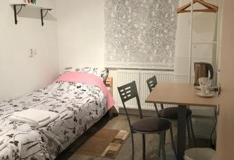 Rooms Miki allows 18 year olds to book a room