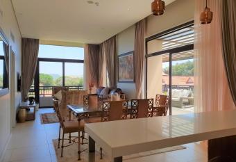 Zimbali Suites 611 has rooms with a private hot tub