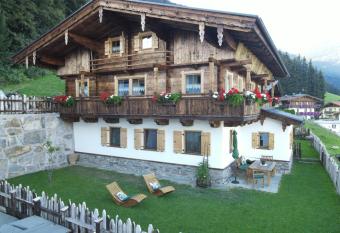 Haus Wildsch  tz allows 18 year olds to book a room