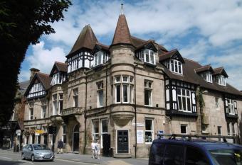 Central Matlock Apartment allows 18 year olds to book a room