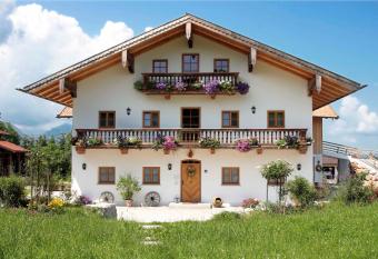 Schusterhof has Balcony rooms