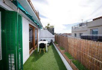 Hotel Casa Mas allows 18 year olds to book a room