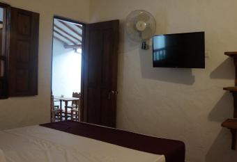MONCOGUA Casa de Hospedaje allows 18 year olds to book a room