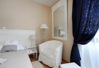 Tinel Rooms Old City Center has Balcony rooms