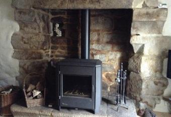 Traditional Brittany medieval stone Cottage allows 18 year olds to book a room