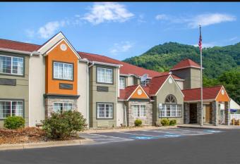 Quality Inn and Suites Maggie Valley - Cherokee Area allows 18 year olds to book a room