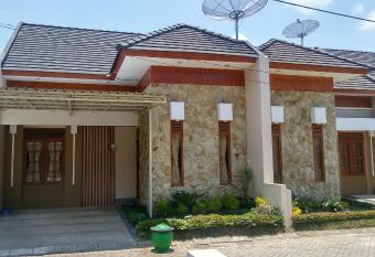 Villa Kusuma Pesanggrahan has Balcony rooms