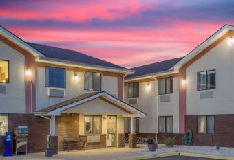 Super 8 by Wyndham Appomattox VA has Smoking rooms