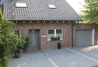 Panoramablick allows 18 year olds to book a room