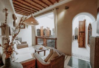 Dar Nour el Houda has Balcony rooms