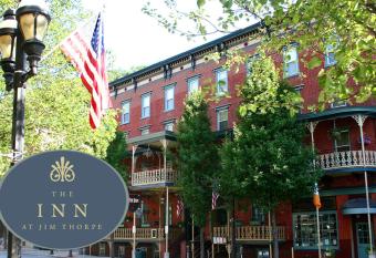 The Inn at Jim Thorpe has rooms with a private hot tub