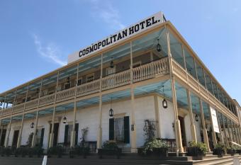 Cosmopolitan Hotel & Restaurant has Balcony rooms