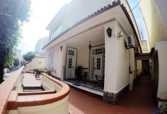 DS Hostel allows 18 year olds to book a room