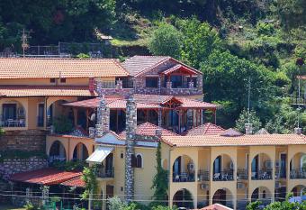 Castle Pontos has Balcony rooms