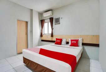OYO Flagship 91130 Hotel 99 Lodaya allows 18 year olds to book a room