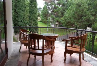 VILLA 5CEMARA has Balcony rooms